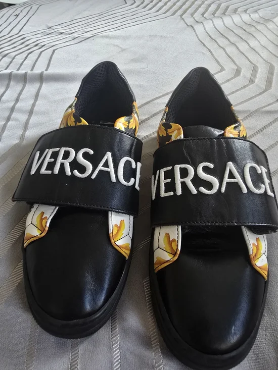 Versace Black & Yellow - Picture 9 of 9